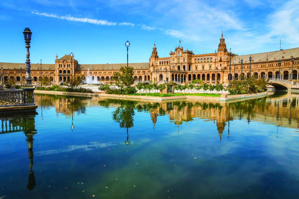 Place d’Espagne à Séville et son bassin